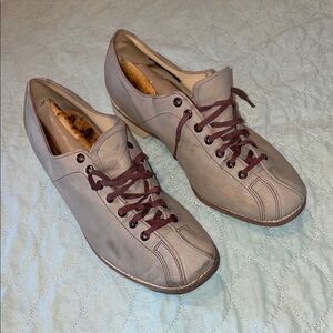 Vintage 1950s Brunswick size 12 mens bowling shoes